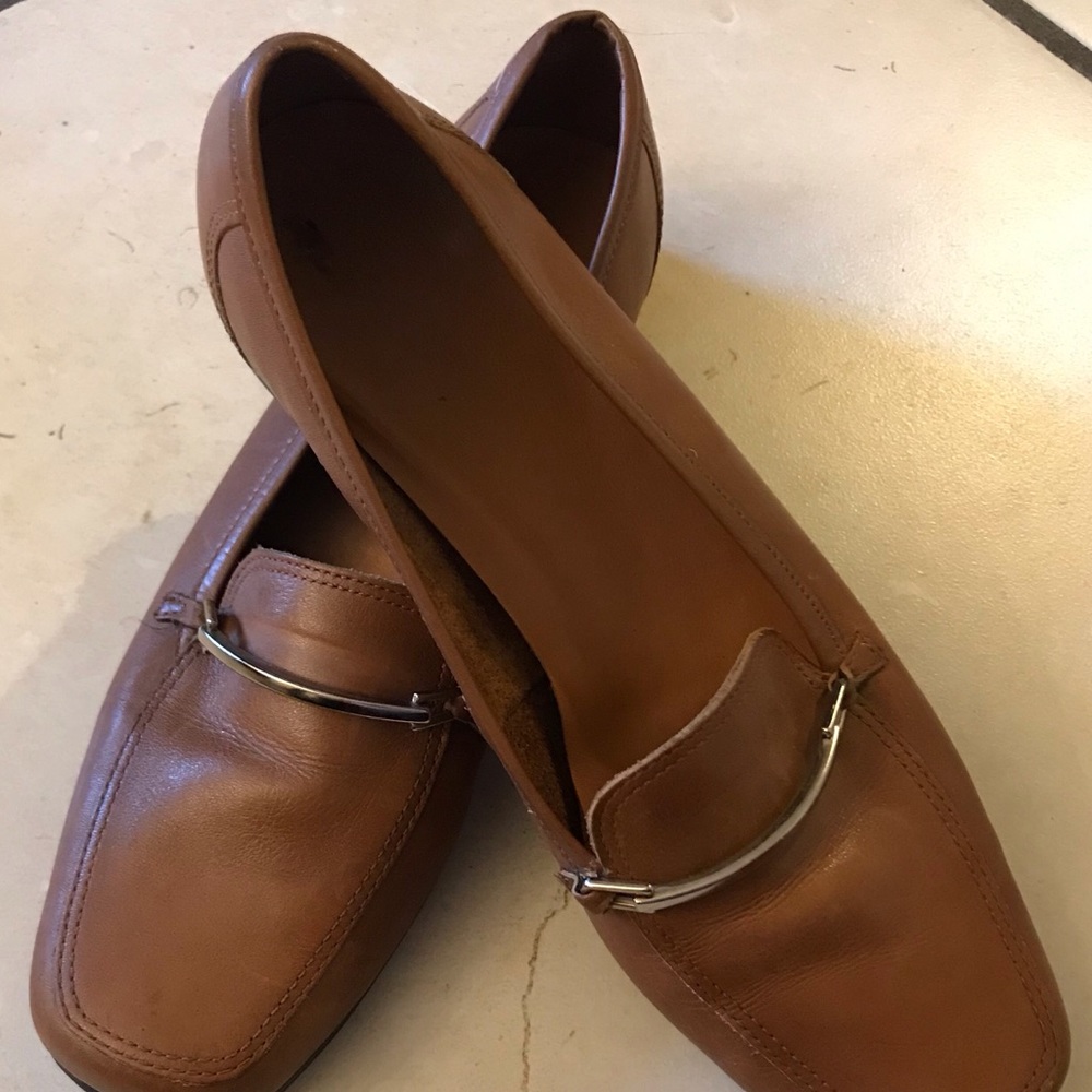 ***Sold***Women’s size 6.5 Bandolino slip on shoes